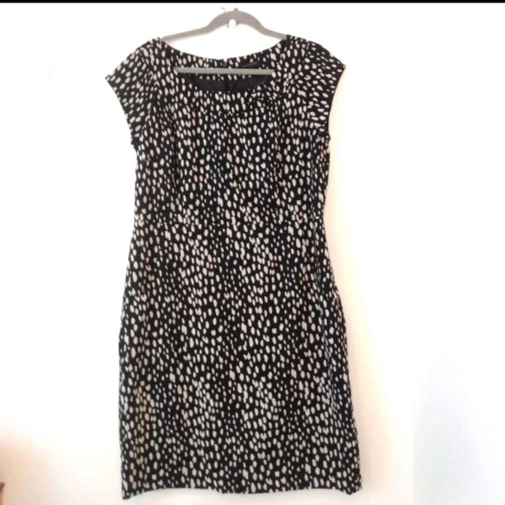 Banana Republic size 14 dress.  Excellent condition!!